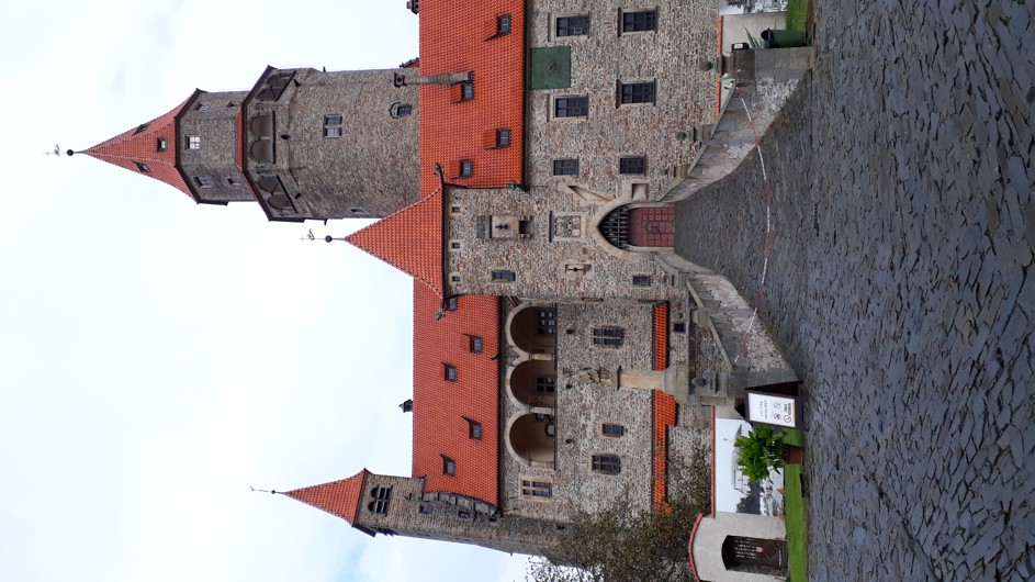 BOUZOV zámek castle (6)
